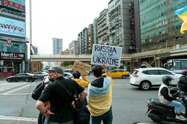 "Troops and tanks mobilizing during Russia Ukraine war escalation near conflict zones"