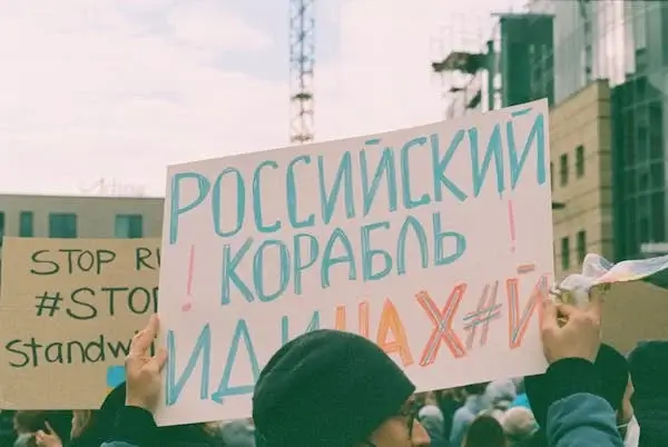 "Troops and tanks mobilizing during Russia Ukraine war escalation near conflict zones"